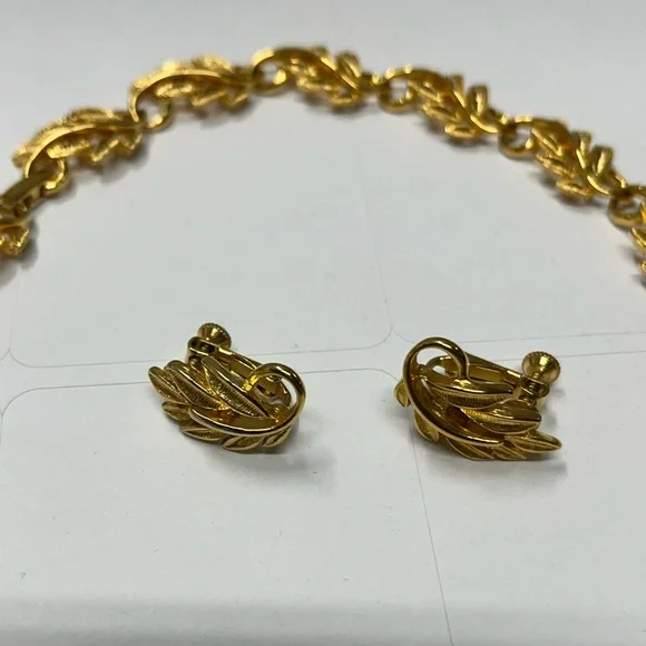 Napier Jewelry Napier 96s Vintage Jewelry Gorgeous Leaf